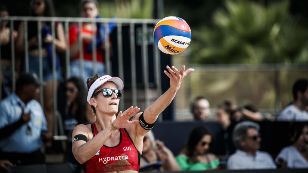 joana heidrich schulter beachvolleyball mikasa